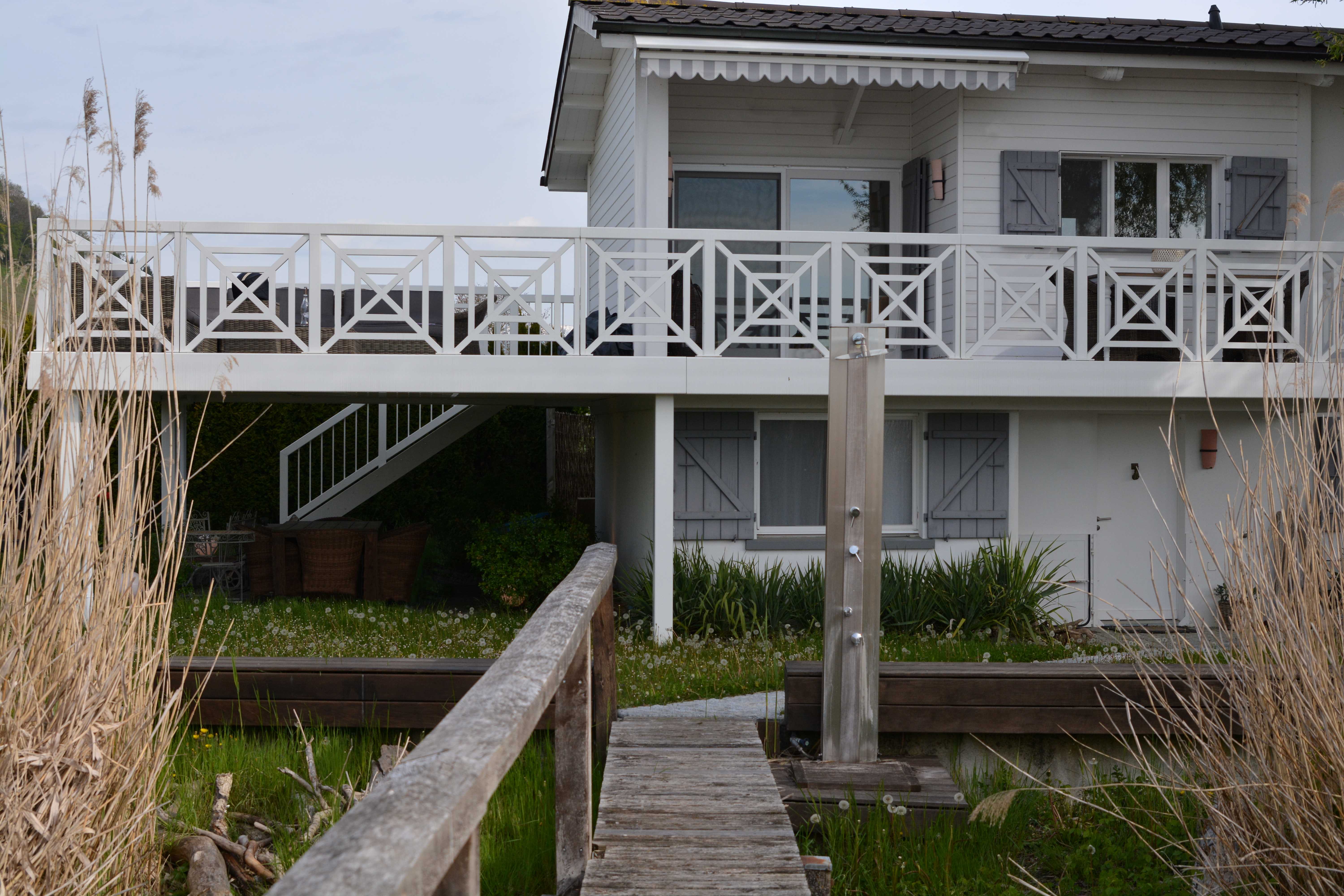 Beachhouse im New England Stil, in Sugiez am Murte