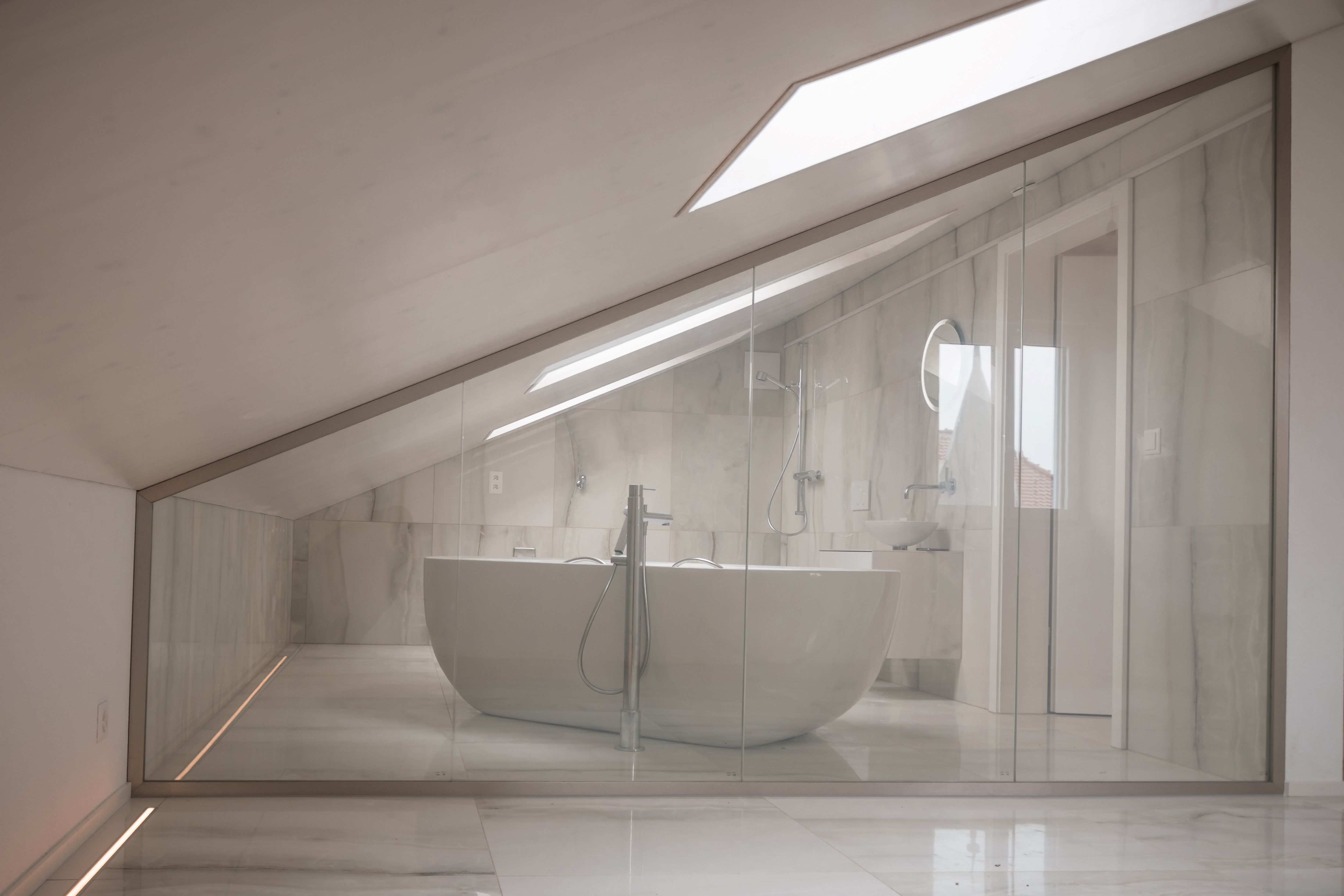 Klassik trifft auf Magie, Badezimmerverglasung in 