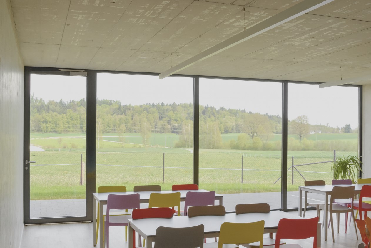 Modernes Wohn- und Gewerbegebäude in Gurmels